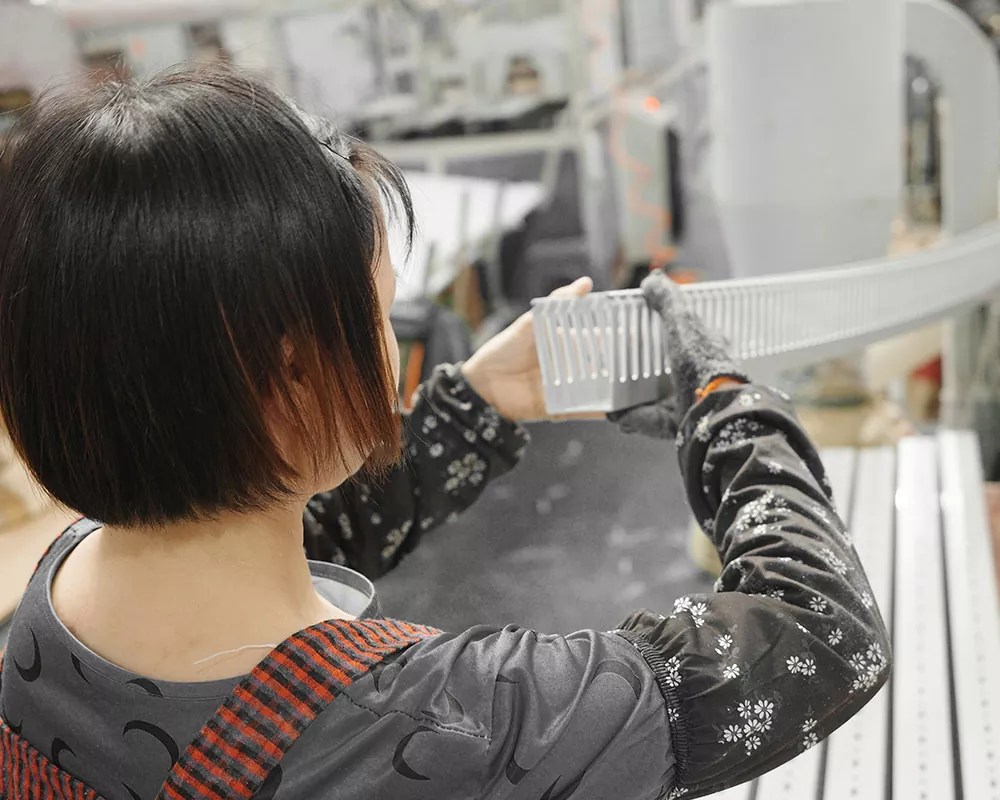 पीव्हीसी प्लास्टिक ट्रंकिंगमध्ये सीई प्रमाणन आणि राष्ट्रीय मानकांमध्ये काय फरक आहेत?