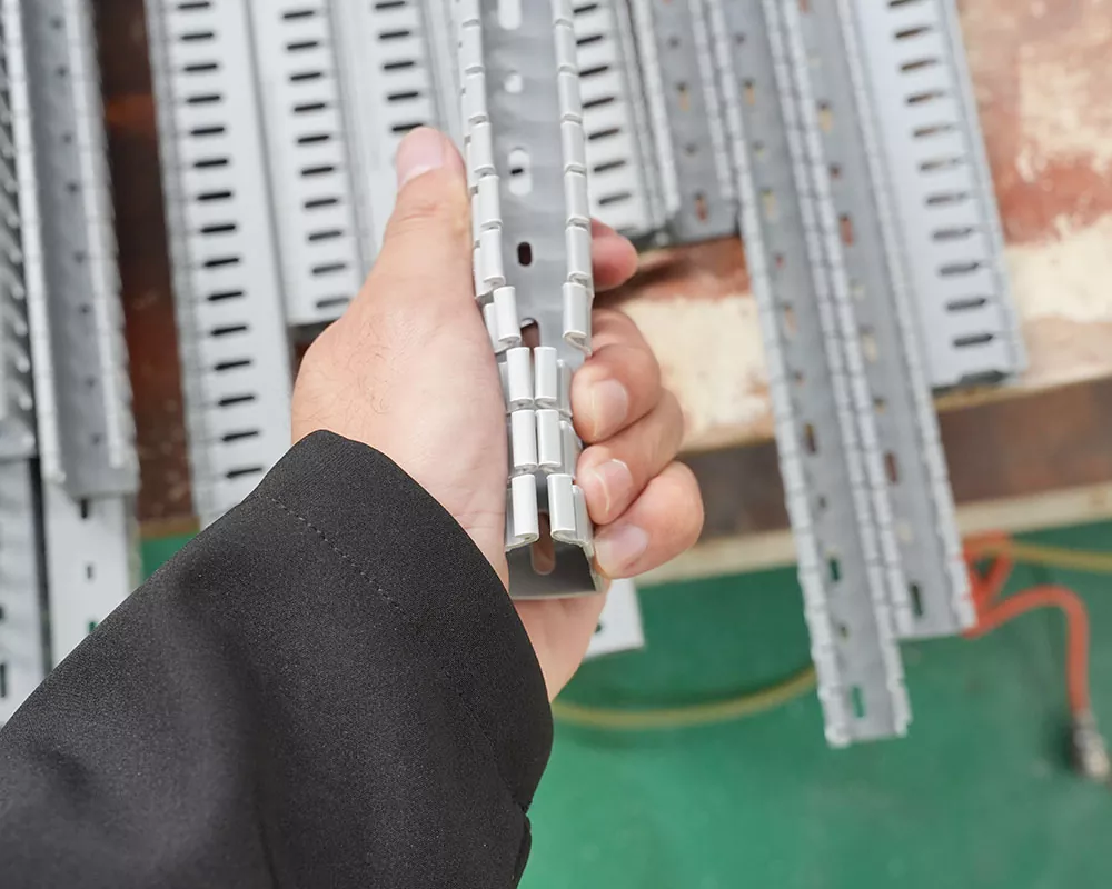 पीव्हीसी प्लॅस्टिक कंड्युटचा एक तुकडा किती लांब असतो?